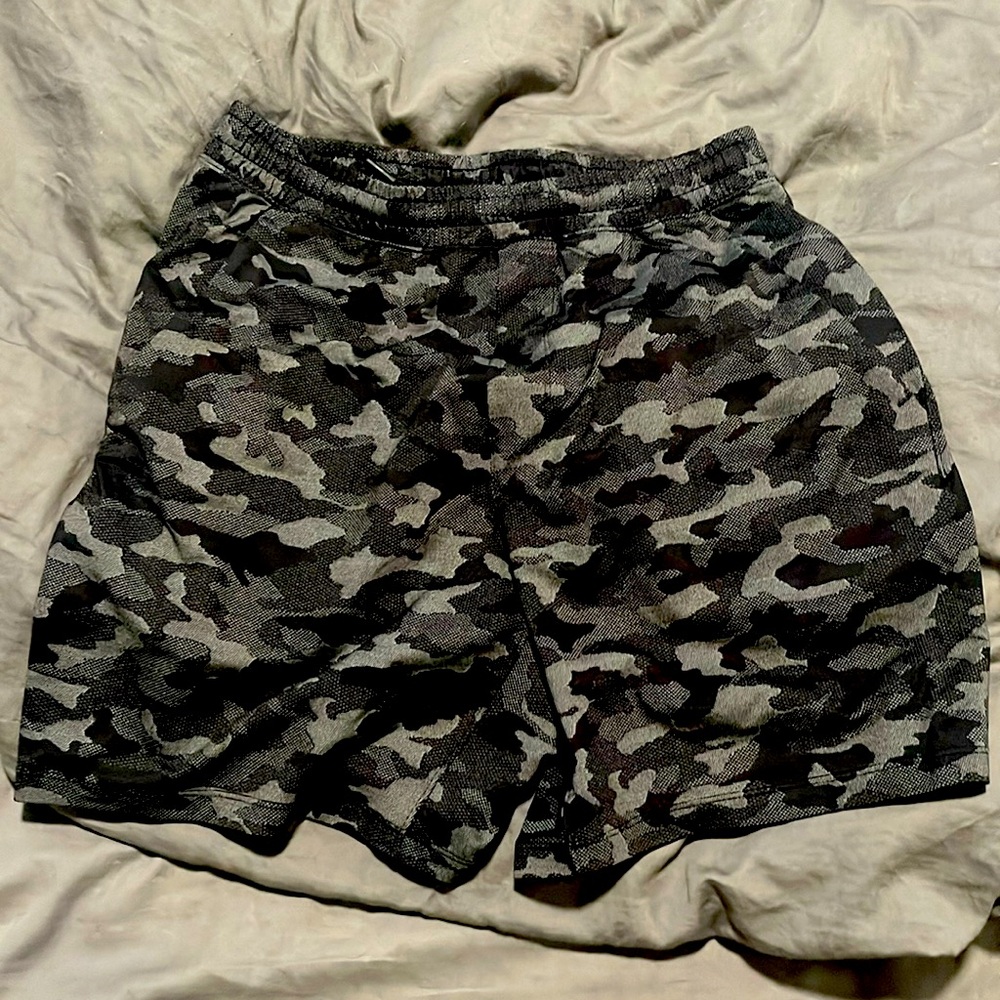 Lululemon pacebreaker short
